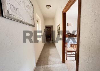 Hall / corridoio - Casa indipendente Via Pomontina
 
27, Bevagna - foto 13