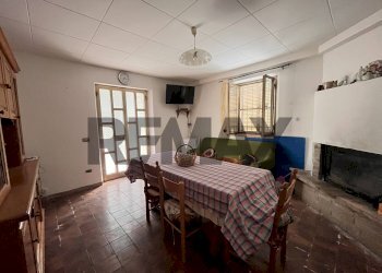 Sala da pranzo - Casa indipendente Via Pomontina
 
27, Bevagna - foto 20