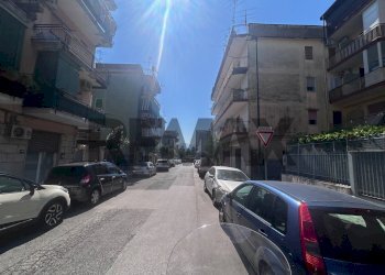 Edificio all\'aperto - Negozio Traversa Iv Cupa Capodichino
52, Napoli - foto 3
