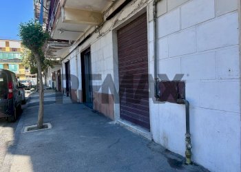 Edificio all\'aperto - Negozio Traversa Iv Cupa Capodichino
52, Napoli - foto 5