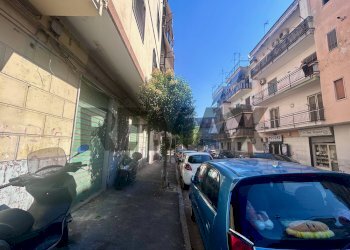 Edificio all\'aperto - Negozio Traversa Iv Cupa Capodichino
52, Napoli - foto 6