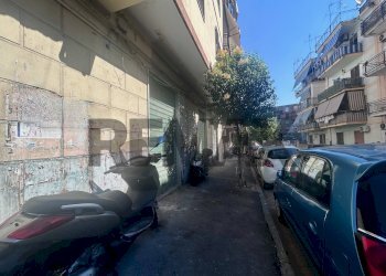 Edificio all\'aperto - Negozio Traversa Iv Cupa Capodichino
52, Napoli - foto 7