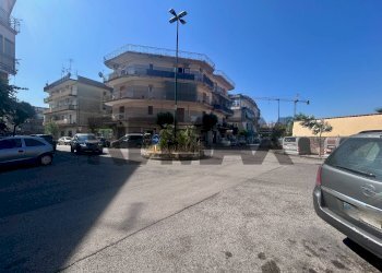 Edificio all\'aperto - Negozio Traversa Iv Cupa Capodichino
52, Napoli - foto 8