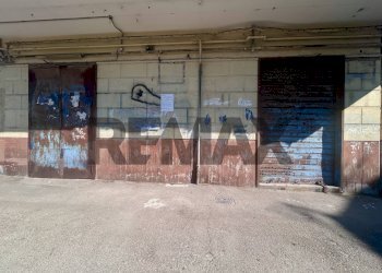Edificio all\'aperto - Negozio Traversa Iv Cupa Capodichino
52, Napoli - foto 9