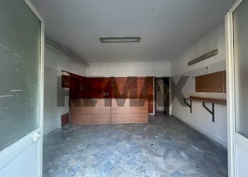 Stanza vuota - Negozio Traversa Iv Cupa Capodichino
52, Napoli - foto 13