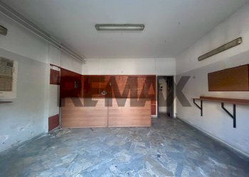 Stanza vuota - Negozio Traversa Iv Cupa Capodichino
52, Napoli - foto 16