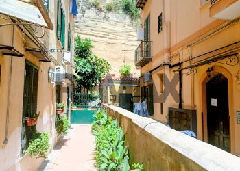 Edificio all\'aperto - Bilocale Via Del Parco Carelli
 
46, Napoli - foto 1