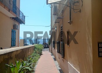 Edificio all\'aperto - Bilocale Via Del Parco Carelli
 
46, Napoli - foto 2