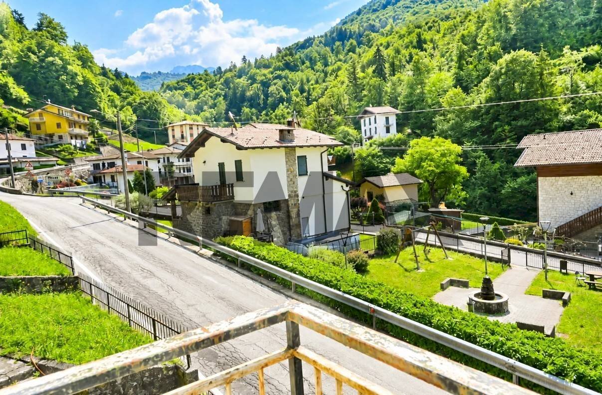 Casa all\'aperto - Casa indipendente VIA MOLINI
 
7, Dossena - foto 1