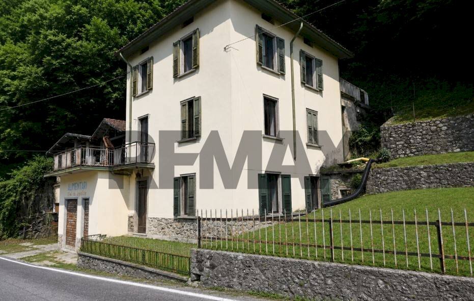 Casa all\'aperto - Casa indipendente VIA MOLINI
 
7, Dossena - foto 1