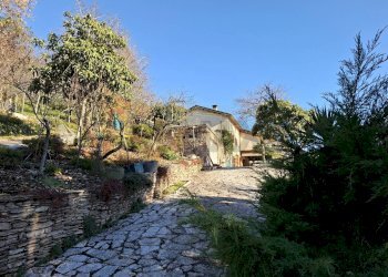 Giardino - Casa indipendente Via Caldoie
 
18, Cavaso del Tomba - foto 4