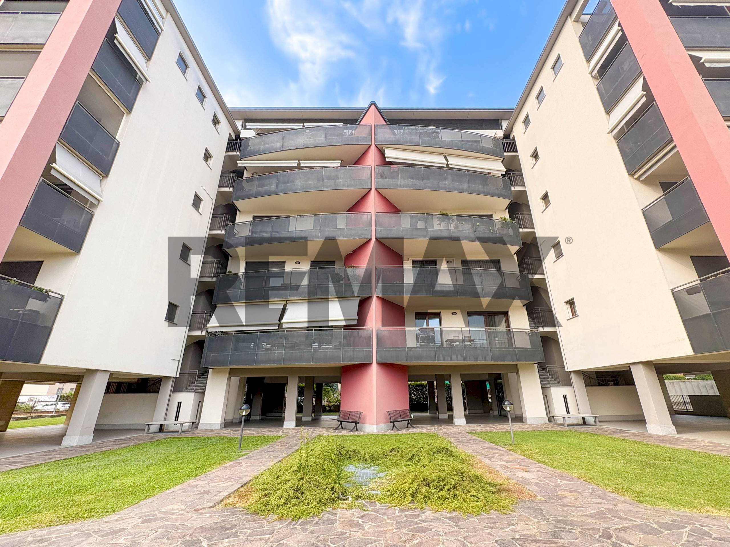 Edificio all\'aperto - Attico Via San Domenico Savio
48, Brugherio - foto 2