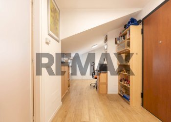Hall / corridoio - Attic Via San Domenico Savio
 
48, Brugherio - photo 33
