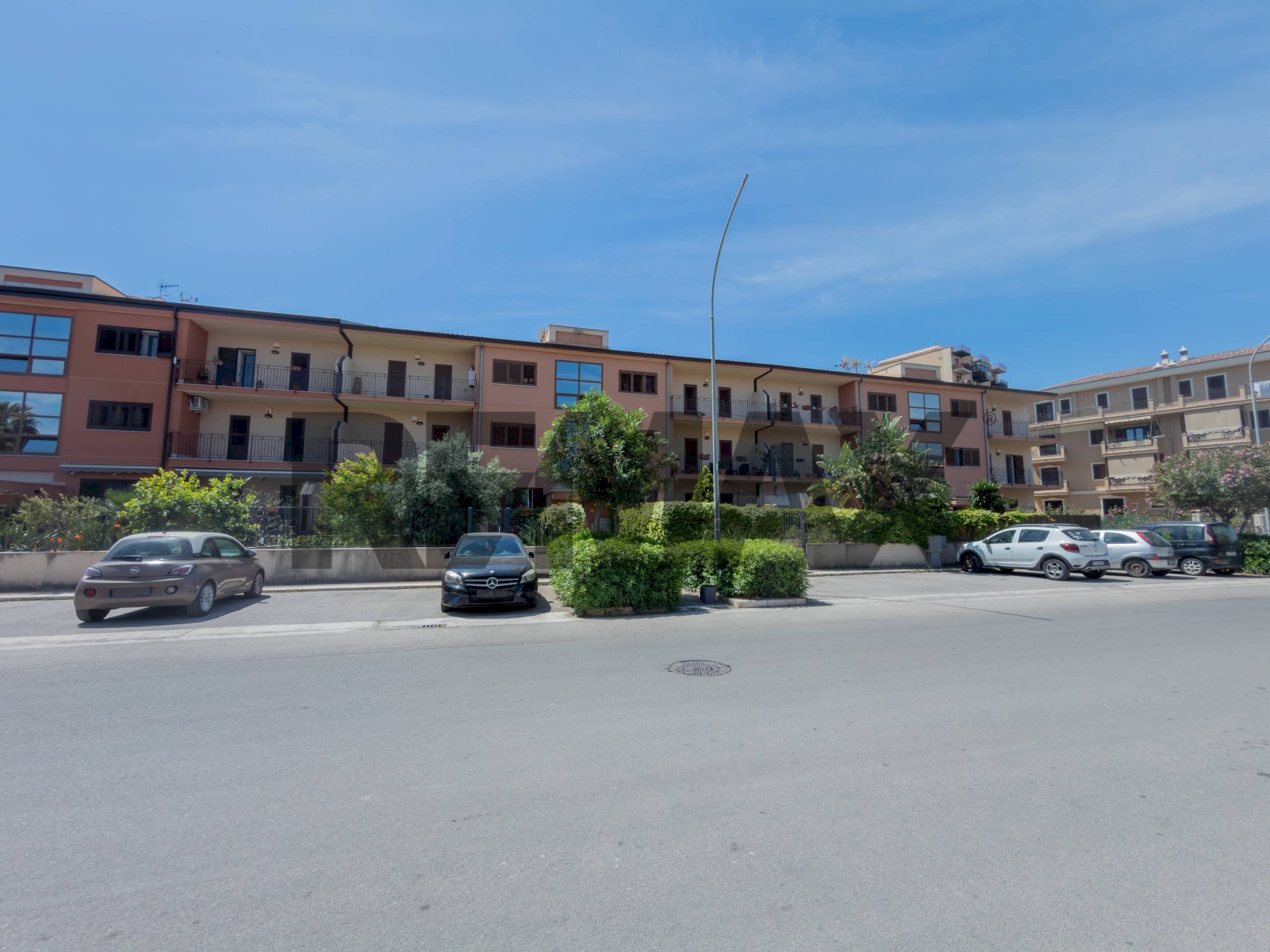 Edificio all\'aperto - Three-room apartment via sacerdote salvatore napoleone
4, Ficarazzi - photo 2