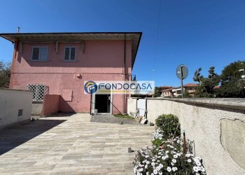 Giardino retro - Semi-detached house via alcide de gasperi
 
579, Seravezza - photo 19