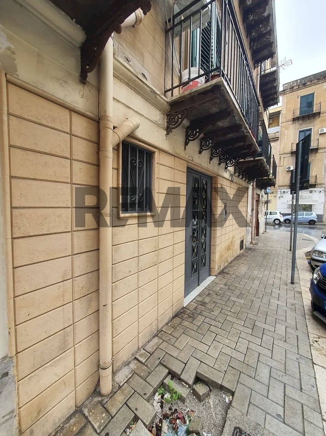 Terrazza - Magazzino Via gaspare Palermo
 
1A, Palermo - foto 1