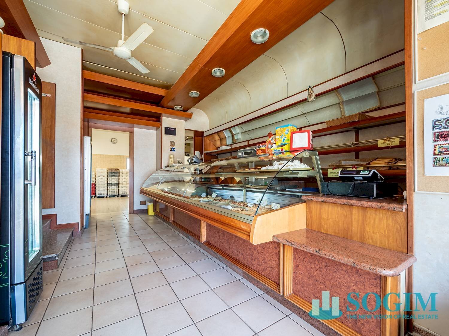 Vendita - Commercial Premises Via carducci
 
16, Montano Lucino - photo 1