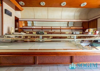 Vendita_1 - Commercial Premises Via carducci
16, Montano Lucino - photo 2