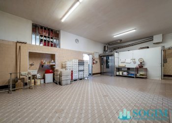 Laboratorio - Commercial Premises Via carducci
16, Montano Lucino - photo 4