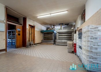 Laboratorio - Commercial Premises Via carducci
16, Montano Lucino - photo 5