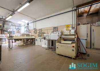 Laboratorio - Commercial Premises Via carducci
16, Montano Lucino - photo 15