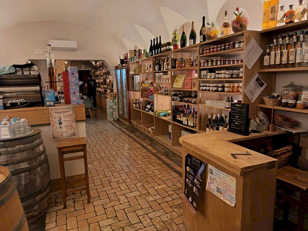 Interno non residenziale - Bar Tavola Calda - Fredda Pietra Ligure - foto 2