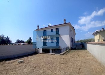 Foto 1 - Villa a Schiera Via Silvio Spaventa
 
124, Nettuno - foto 1