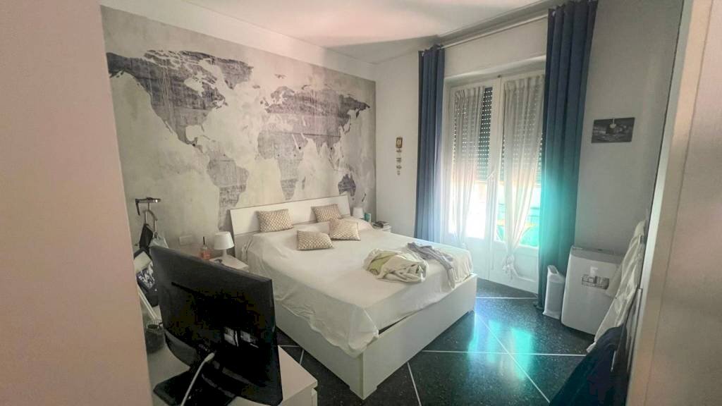 Camera da letto - Appartamento via Sant'Ilario, 1C, Genova (zona Nervi) - foto 1