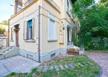 Facciata - Villa via Paolo Fabbri, Bologna (zona Massarenti) - foto 2