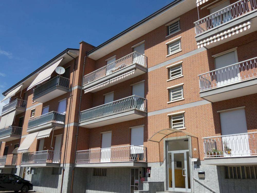Facciata - Quadrilocale corso Europa, 42, Alba - foto 1