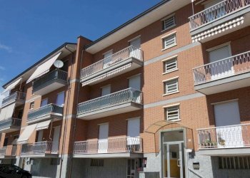 Facciata - Quadrilocale corso Europa, 42, Alba - foto 1