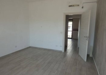 Camera da letto - Quadrilocale corso Europa, 42, Alba - foto 17