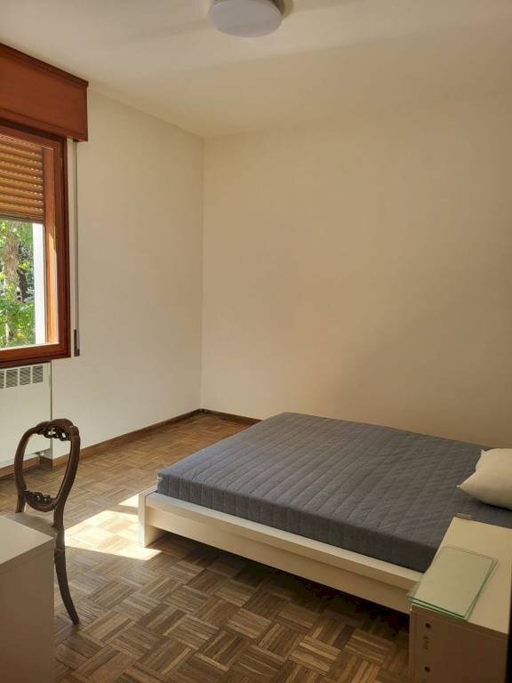 Camera da letto - Appartamento via Mario Bastia, 29, Bologna (zona Costa Saragozza) - foto 2