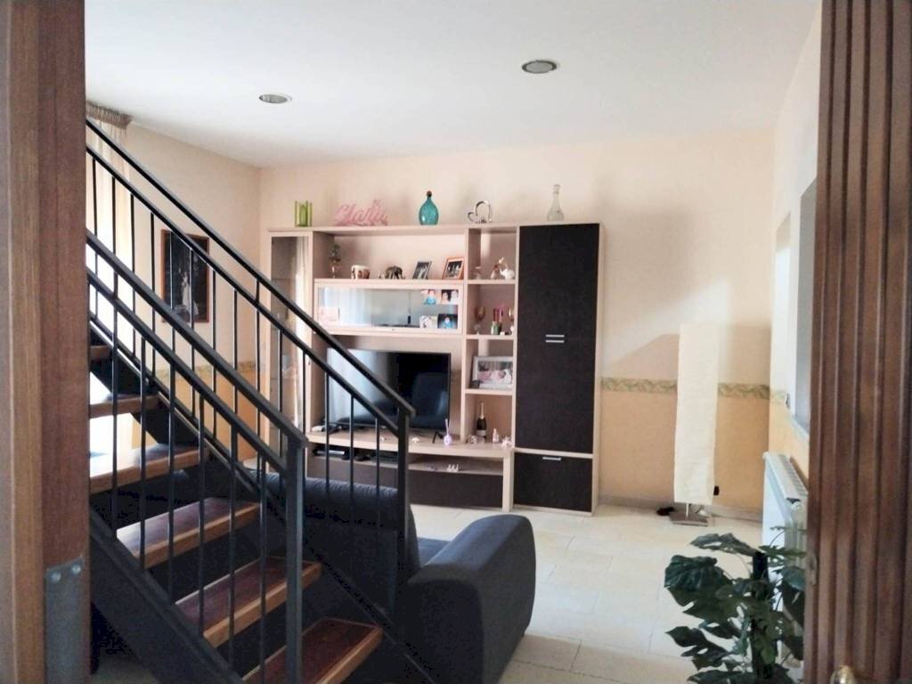 Salone - Four-room apartment via Plaia, Catania - photo 2