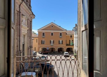 Vista da balcone  - Palazzo Storico piazza DEL MUNICIPIO, Carrù - foto 12
