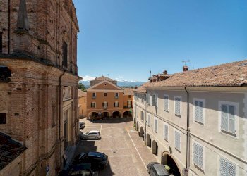 Vista su piazza - Palazzo Storico piazza DEL MUNICIPIO, Carrù - foto 33