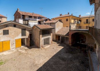 Interno cortile - Palazzo Storico piazza DEL MUNICIPIO, Carrù - foto 38