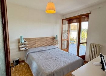 Camera da letto - Three-room apartment via Paolo Vasario, 12, Luserna San Giovanni - photo 3