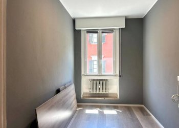 Studio - Three-room apartment via Alessandro Manzoni, 3, Varese - photo 14