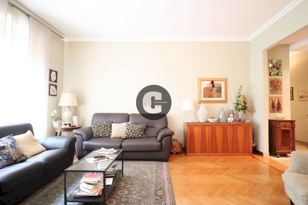 Soggiorno - Three-room apartment via Morghen, 9, Torino (neighborhood San Donato) - photo 1