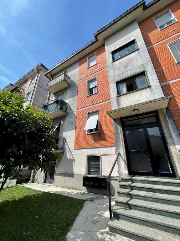 Facciata - Three-room apartment via Giacomo Leopardi, 10, Cornate d'Adda - photo 1