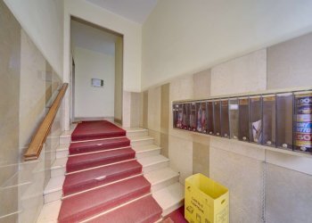 ANDRONE - Attic via PORDENONE, 16, Torino (neighborhood Santa Rita) - photo 2