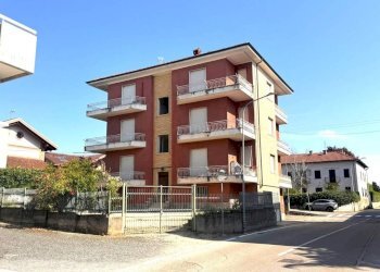 Facciata - Three-room apartment via Cesare Battisti, 31, Cambiano - photo 1