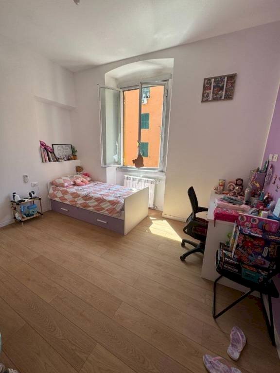 Camera da letto - Appartamento via Giovanni Torti, 21, Genova (zona Marassi) - foto 3