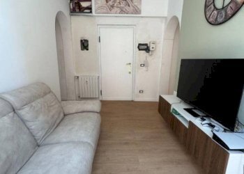 Soggiorno - Appartamento via Giovanni Torti, 21, Genova (zona Marassi) - foto 2