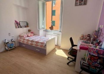 Camera da letto - Appartamento via Giovanni Torti, 21, Genova (zona Marassi) - foto 3