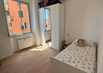 Camera da letto - Appartamento via Giovanni Torti, 21, Genova (zona Marassi) - foto 11