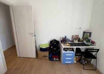 Camera da letto - Appartamento via Giovanni Torti, 21, Genova (zona Marassi) - foto 13