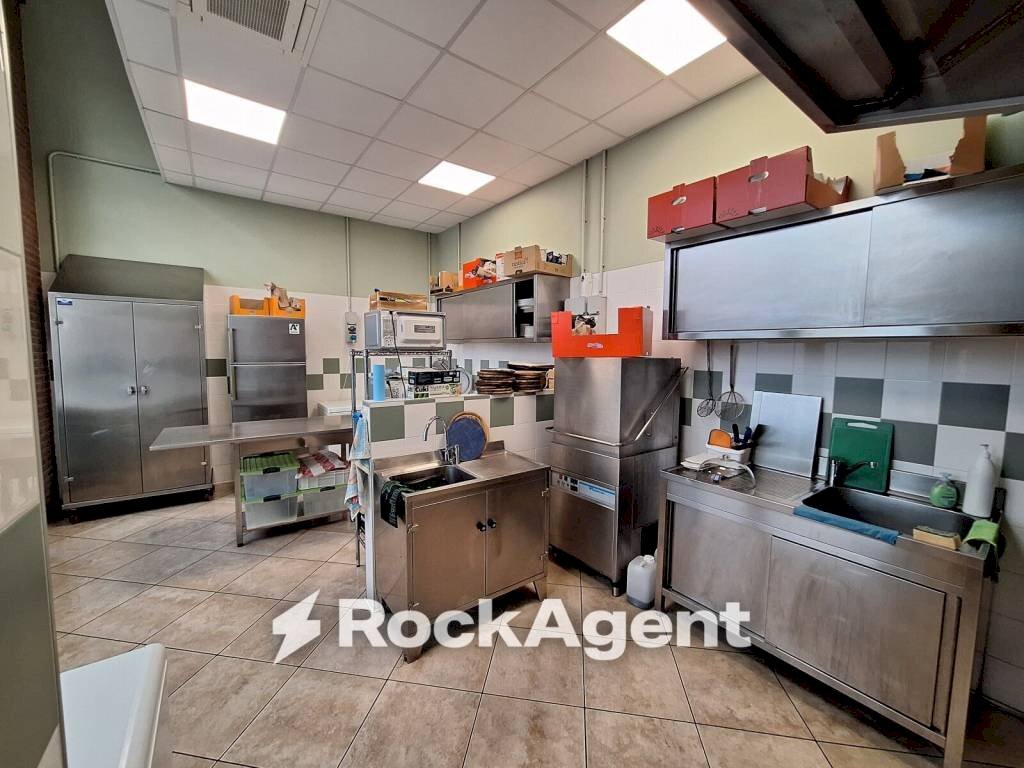 Interno non residenziale - Alimentari - Gastronomia via Vittorio Veneto, Langhirano - foto 1
