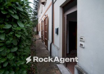 Cortile interno - Villa via Bellaria, 42, Acqualagna - photo 21